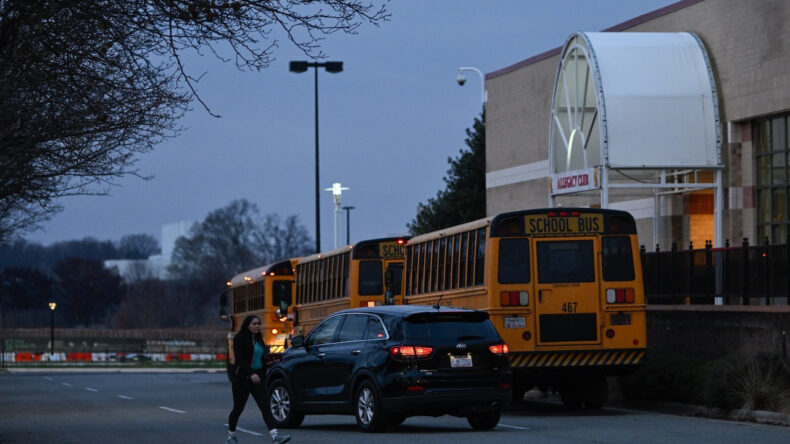 Lisede Bı&ccedil;aklı Saldırı: Bir &Ouml;ğrenci Hayatını Kaybetti