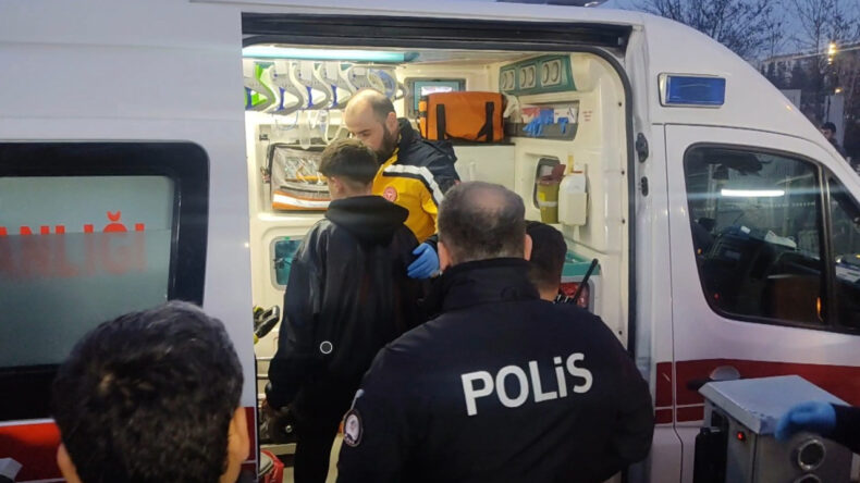 Liselilerin Kavgasında Kan D&ouml;k&uuml;ld&uuml;