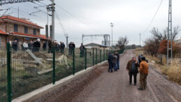 &lsquo;Propaganda&rsquo; Filmini Aratmayan Manzara: Mahalle Tel &Ouml;rg&uuml;yle İkiye B&ouml;l&uuml;nd&uuml;