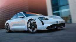 L&uuml;ks Markanın Y&uuml;zlerce Aracı &Ccedil;alışmaz Hale Geldi