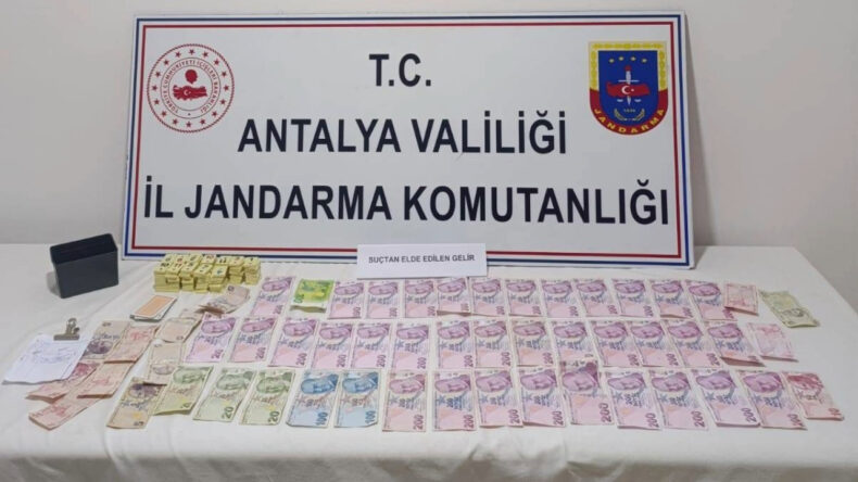 Mahalle Muhtarı Kumar Oynatırken Yakalandı