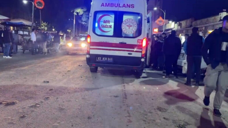 Manavlar Arasında Bı&ccedil;ak ve Sopalarla Kavga: 3 Yaralı