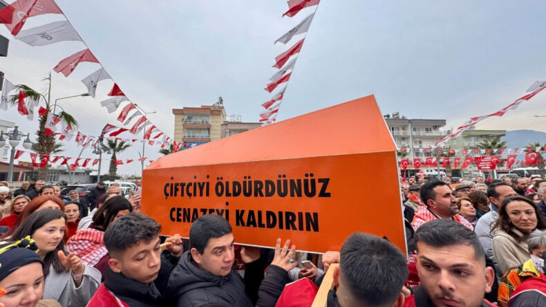 Mandalina &Uuml;reticilerinden Trakt&ouml;rl&uuml; Konvoy: &Ccedil;ift&ccedil;i Bitti