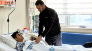 Mantar Yedikten Sonra Ent&uuml;be Olmuştu: Hayatına Babasıyla D&ouml;nd&uuml;