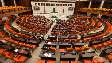 Meclis'teki Skandala İlişkin &Uuml;&ccedil; Kişi Tutuklandı