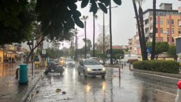 Meteoroloji Sarı Kod ile Uyardı: Kuvvetli Sağanak Antalya'yı Vurdu