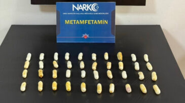 Midesinden 40 Kaps&uuml;l Uyuşturucu &Ccedil;ıkan Şahıslar Tutuklandı