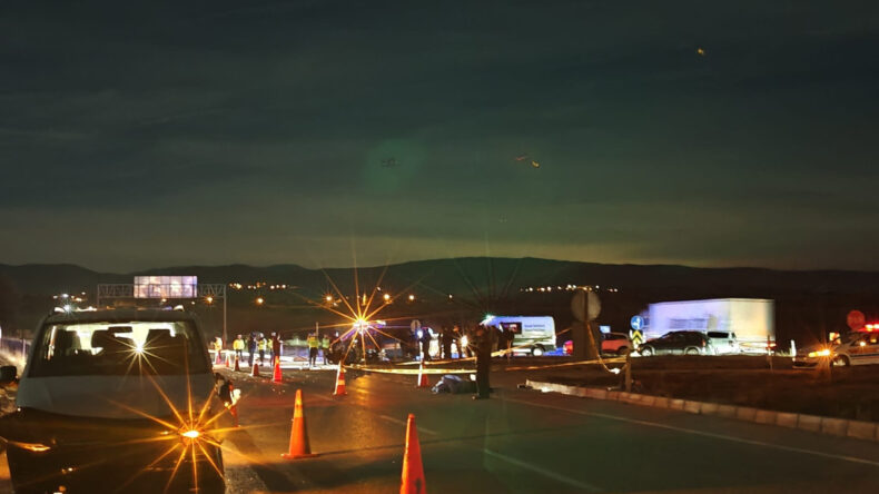 Minib&uuml;s Motosiklete &Ccedil;arptı: Bir Kişi Hayatını Kaybetti