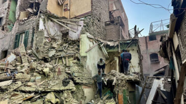 Mısır'da beş katlı bina &ccedil;&ouml;kt&uuml;: 8 &ouml;l&uuml;