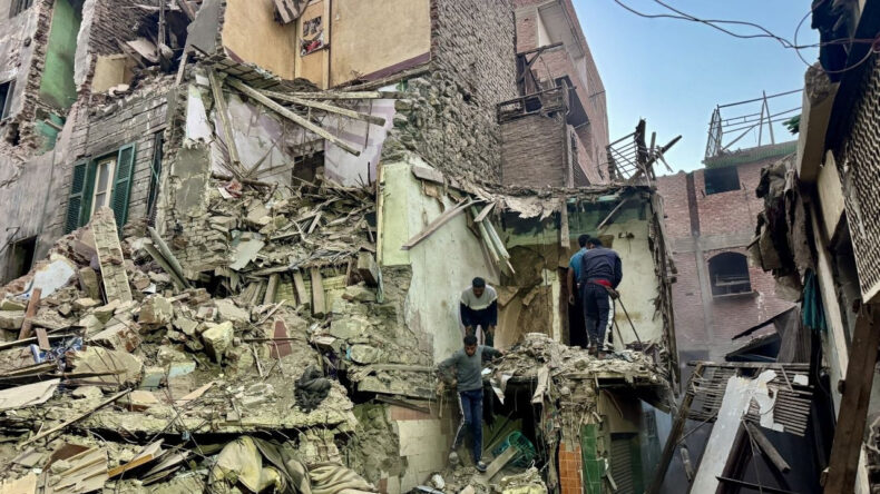 Mısır'da beş katlı bina &ccedil;&ouml;kt&uuml;: 8 &ouml;l&uuml;