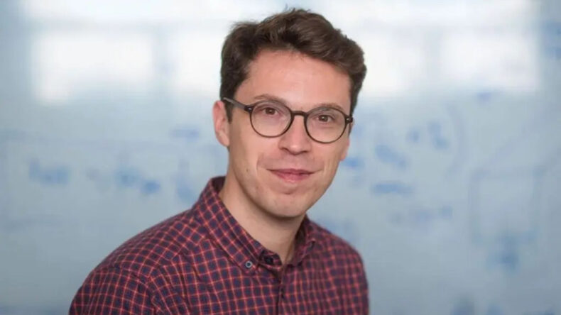 MIT'li N&uuml;kleer Bilimci Evinde Vurularak Hayatını Kaybetti