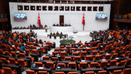 Muhalefet Eleştirdi, AKP Milletvekili 'Hayretler İ&ccedil;erisinde Kaldı'