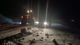 Muş&rsquo;ta Mahsur Kalan 5 Ara&ccedil;taki 13 Kişi Kurtarıldı