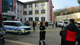 Okulda Koku Nedeniyle 17 &Ouml;ğrenci Hastaneye Kaldırıldı