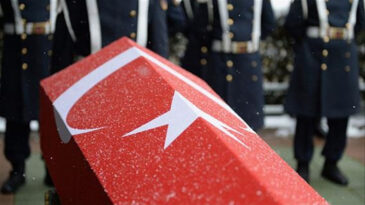 Operasyonda &ccedil;atışma: Polis şehit oldu
