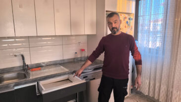 Osmaniye Deprem Konutlarında Yaşayanlar: "Foseptik &Ccedil;ukurumuz Doldu, Kokudan Duramıyoruz"