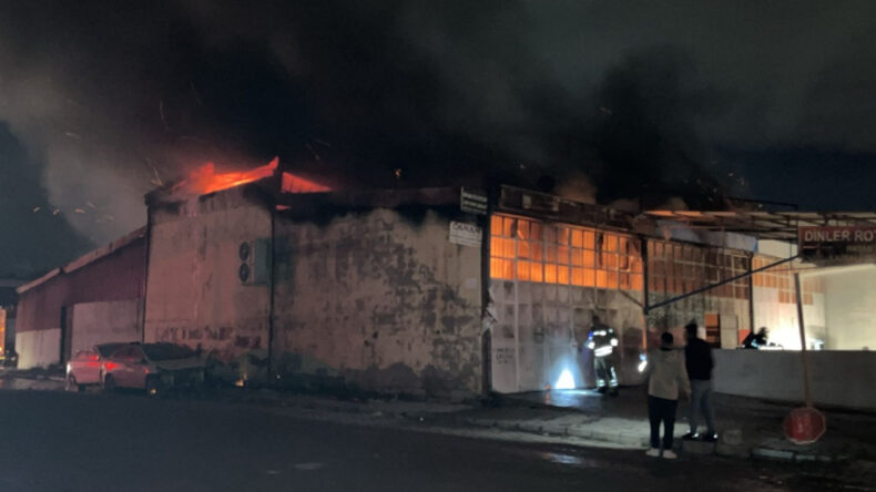 Oto Tamirhanesinde Yangın, &Uuml;&ccedil; İş Yerine Sı&ccedil;radı