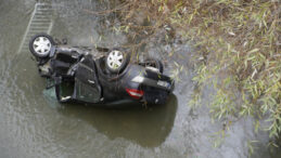 Otomobil Harşit &Ccedil;ayı'na U&ccedil;tu: 1 &Ouml;l&uuml;, 1 Yaralı