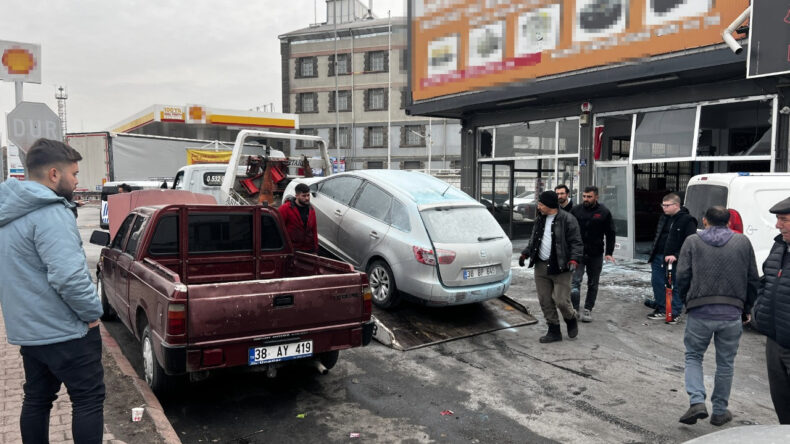 Otomobilin LPG Tankı Patladı: 3 Yaralı