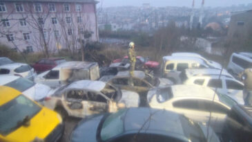 Otoparkta Yangın: 14 Ara&ccedil; Zarar G&ouml;rd&uuml;