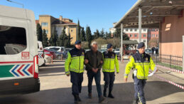 Otoyolda Ş&uuml;pheli Ara&ccedil;ta 15 Ka&ccedil;ak G&ouml;&ccedil;men Yakalandı