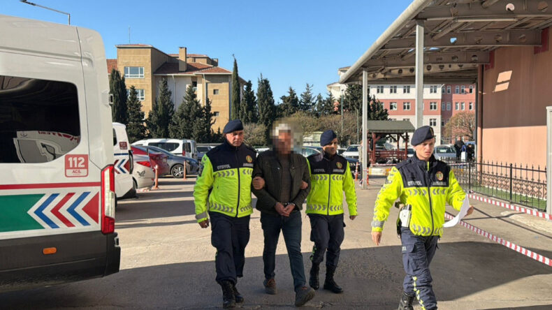 Otoyolda Şüpheli Araçta 15 Kaçak Göçmen Yakalandı