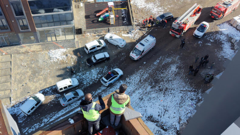 Ödenmeyen Ücretler İçin Çatı Eylemi