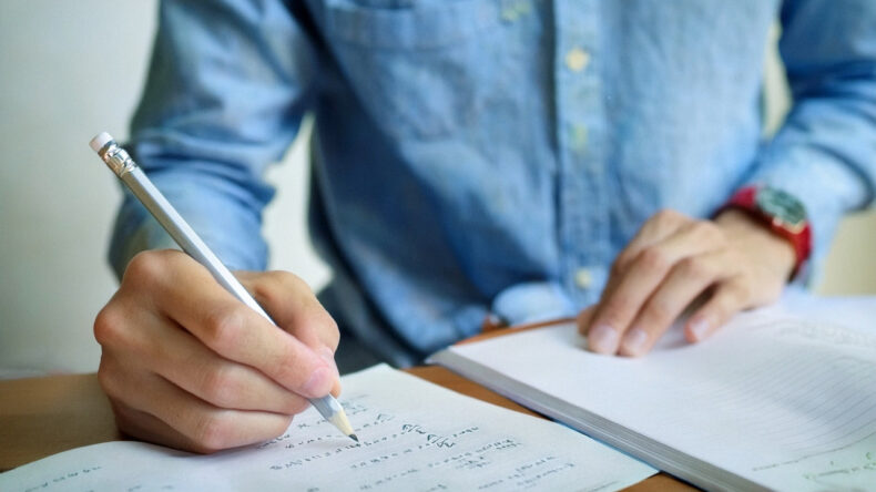 &Ouml;SYM, Hafta Sonu &Uuml;&ccedil; Farklı Sınav D&uuml;zenleyecek: Adalet Bakanlığı Sınavları i&ccedil;in Geri Sayım Başladı