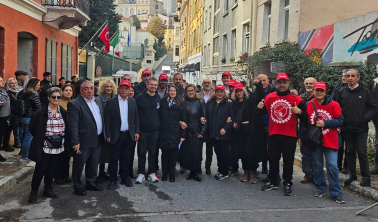 &Ouml;zel İtalyan Lisesi'nde Protesto B&uuml;y&uuml;yor: T&uuml;rk &Ouml;ğretmenler Greve &Ccedil;ıkıyor