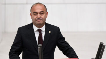 &Ouml;zg&uuml;r Karabat: Bu b&uuml;t&ccedil;e serveti b&uuml;y&uuml;t&uuml;yor