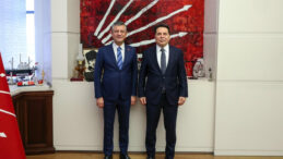 &Ouml;zg&uuml;r &Ouml;zel, Ahmet &Ouml;zer ile G&ouml;r&uuml;şt&uuml;