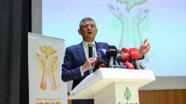 &Ouml;zg&uuml;r &Ouml;zel: İlk Gece Gelen 110 Bin Kişiye O Madalyadan Vereceğim