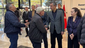 &Ouml;zg&uuml;r &Ouml;zel, taziyeleri kabul etti