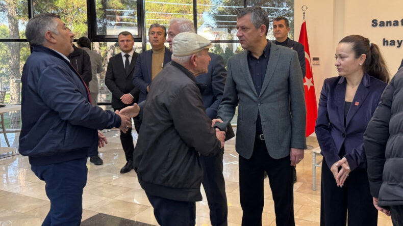 &Ouml;zg&uuml;r &Ouml;zel, taziyeleri kabul etti