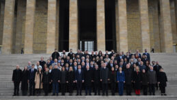 &Ouml;zg&uuml;r &Ouml;zel, Yeni PM ile Anıtkabir&rsquo;i Ziyaret Etti