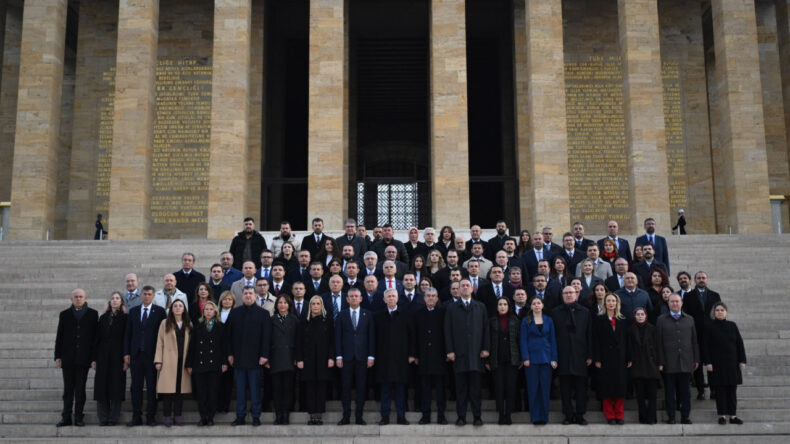 Özgür Özel, Yeni PM ile Anıtkabir’i Ziyaret Etti