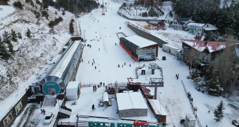 Palandöken ve Sarıkamış'ta Kayak Sezonu Açıldı