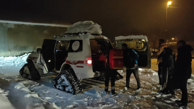 Paletli Ambulans, Nefes Darlığı &Ccedil;eken &Ouml;ğretmen İ&ccedil;in Dağları Aştı