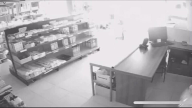 Parayı Alamayınca Babasına Bela Oldular: Yakalandılar