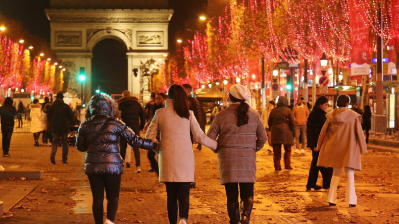 Paris'te Yılbaşı Kutlamaları Taciz Riski Nedeniyle İptal Edildi