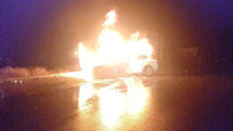 Park Halindeki Ara&ccedil;ta Yangın &Ccedil;ıktı