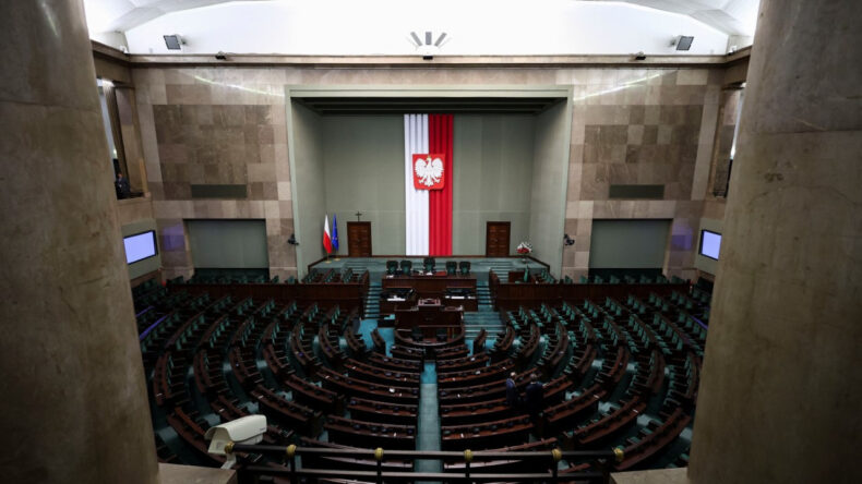 Parlamentoyu Karıştıran Sözler: "Gerizekalılarla Çalışmak Mümkün Değil"