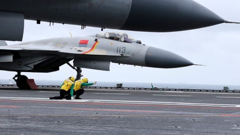 Pasifik'te Tansiyonu Yükselten Yakın Temas: 'Uçan Köpek Balığı' Yeniden Sahnede