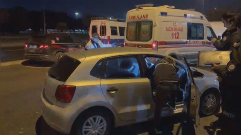 Pendik'te Park Halindeki Ara&ccedil;ta Ceset Bulundu