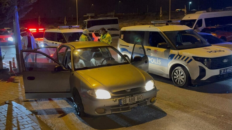Polis Uygulamasına Çarpıp Kaçtı
