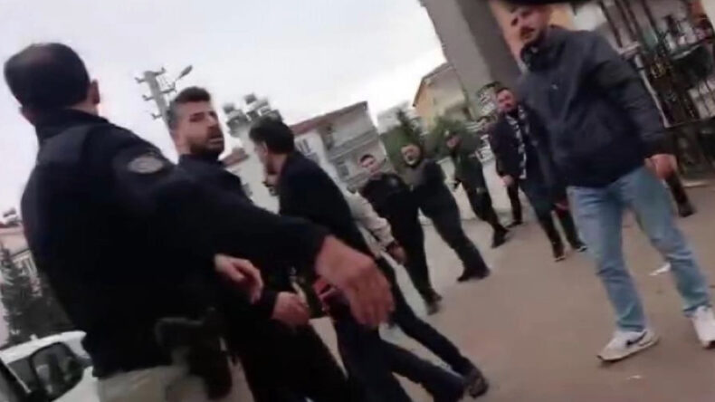 Polisten Gazetecilere Saldırı