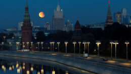 Putin'in Cesur Planı: Ay'a N&uuml;kleer Santral İnşası