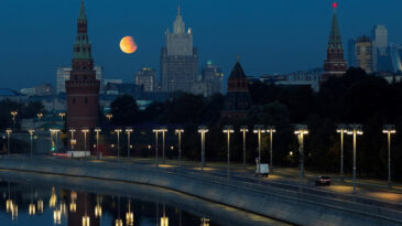 Putin'in Cesur Planı: Ay'a N&uuml;kleer Santral İnşası