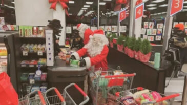 Robin Hood Eylemi: Hırsız Noel Baba'lar Marketi Soyup Gıdaları Halka Dağıttı