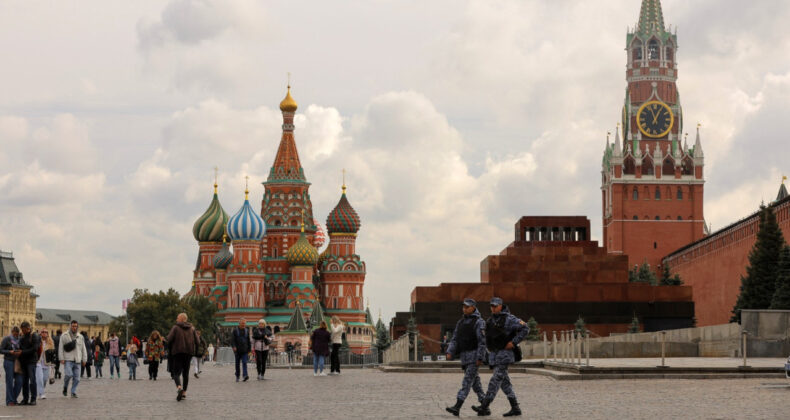 Rusya'da Bankaların "Hassas Bilgileri" Gizleme Hakkı Uzatıldı